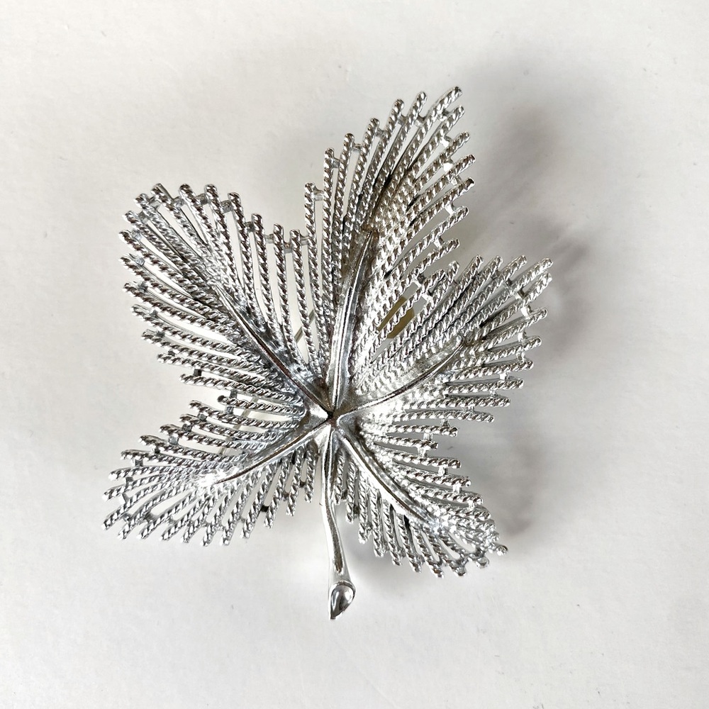 Vintage 1960s Sarah Coventry maple leaf Pin Brooch